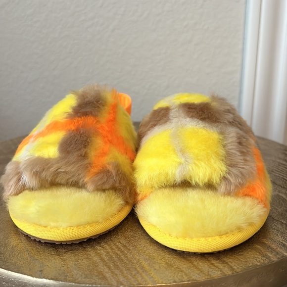UGG Kids Fluff Yeah canary yellow plaid punk slip on slide sandals. Size 11 - Picture 5 of 9